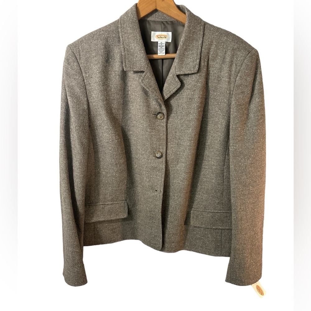 NWT Talbots wool blend 4 button classic blazer in size 16. career staple classic